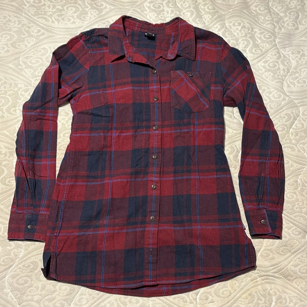 Patagonia red navy plaid flannel long sleeve shirt